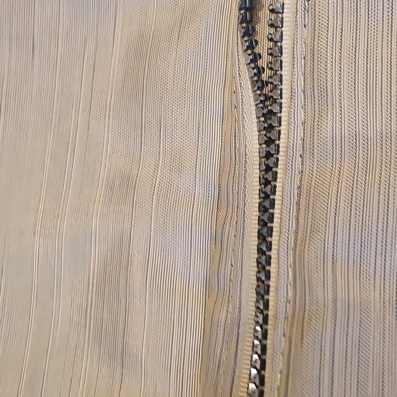 LUG Infinity Hatchback - Picture 5 of 10